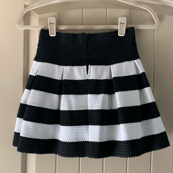 🖤2/$15 Sans Souci Striped Skirt - Picture 5 of 6